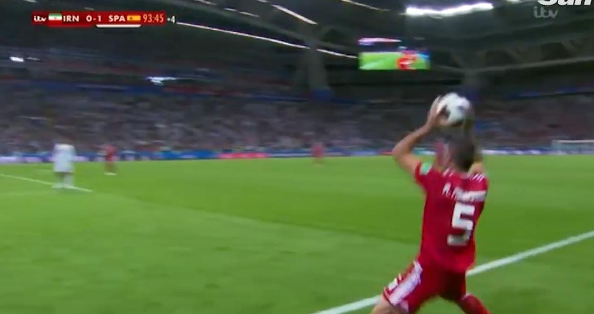 Cau thu Iran hoa tro he voi pha santo nem bien hon anh 3