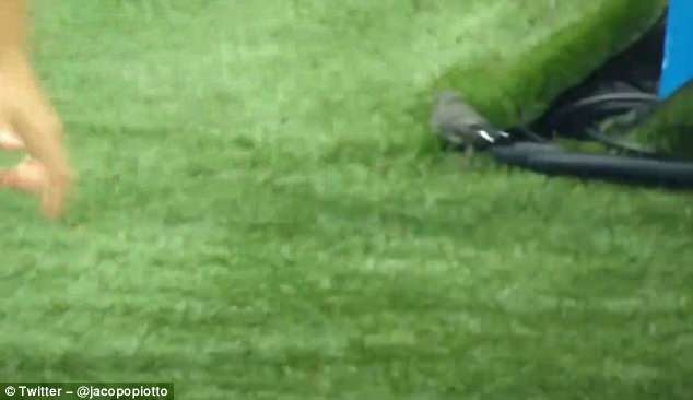 Isco cứu chú chim nhỏ trong trận Iran ảnh 4 Isco cuu chu chim nho trong tran Iran anh 4