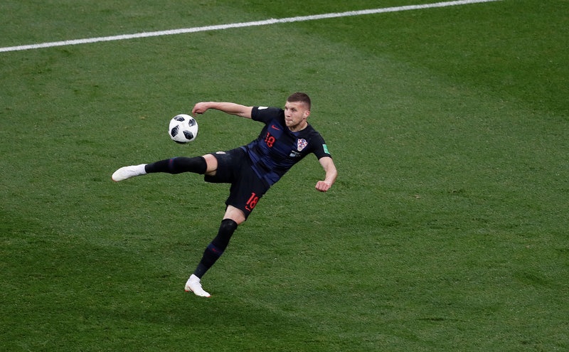 Messi chet lang anh 2