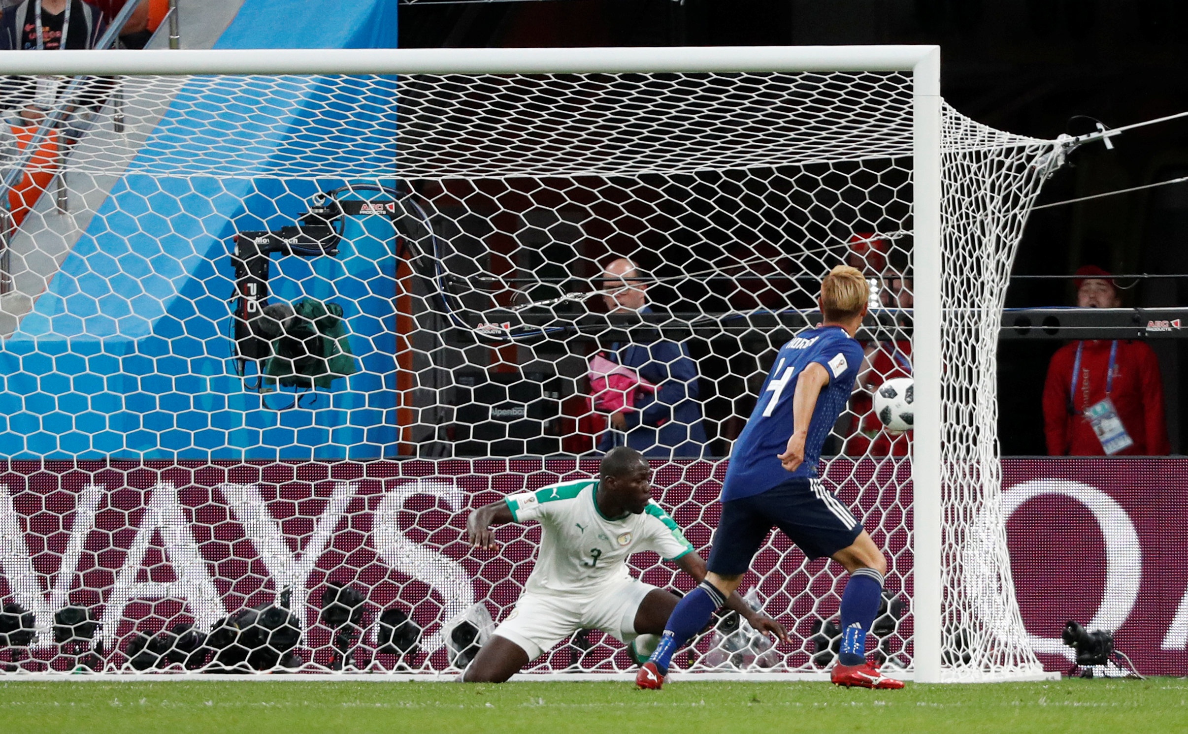 pha bay viet vi nua doi hinh doi thu cua Nhat Ban anh 10