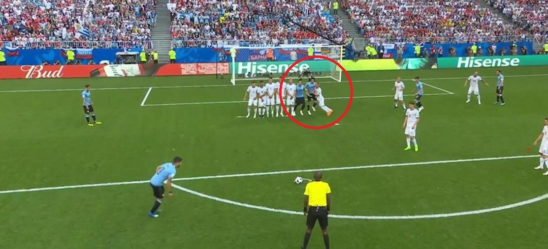 Cau thu Nga don duong cho Suarez da phat anh 2