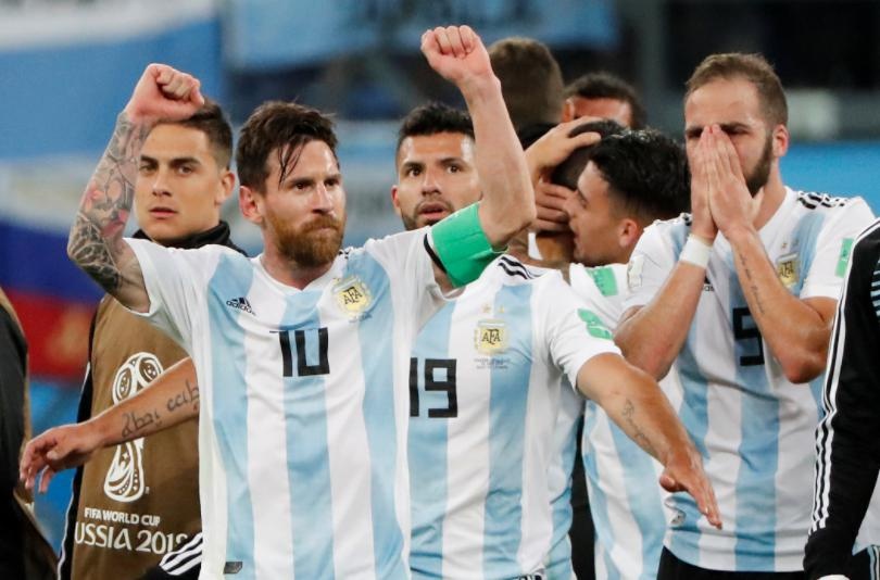 Messi rang ro, Higuain khoc nghen sau man thoat hiem ngoan muc hinh anh