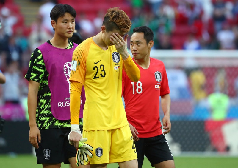 DT Han Quoc bi nem trung song khi tro ve que nha hinh anh