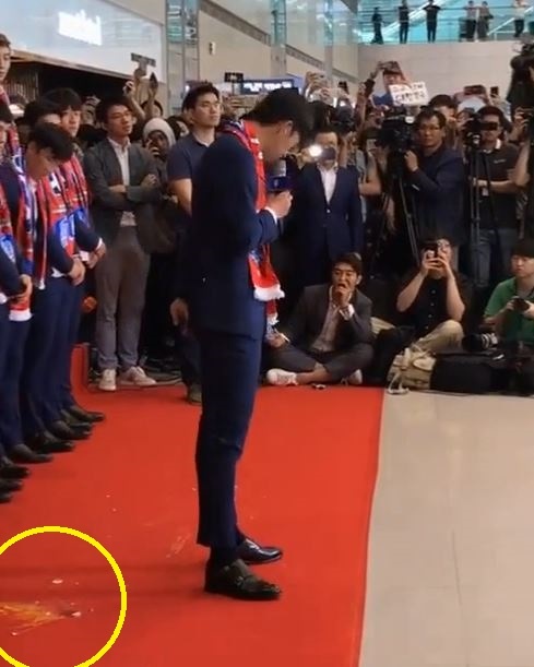 DT Han Quoc bi nem trung song khi tro ve que nha anh 1