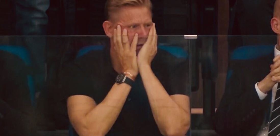 Peter Schmeichel bieu cam hai huoc anh 1