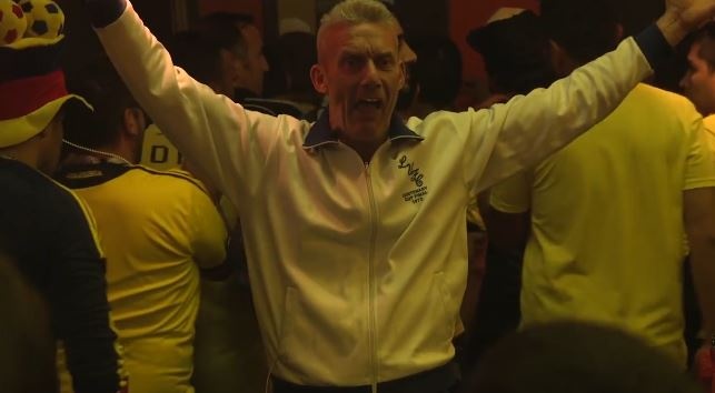 CDV Anh lieu mang an mung trong quan bar anh 1