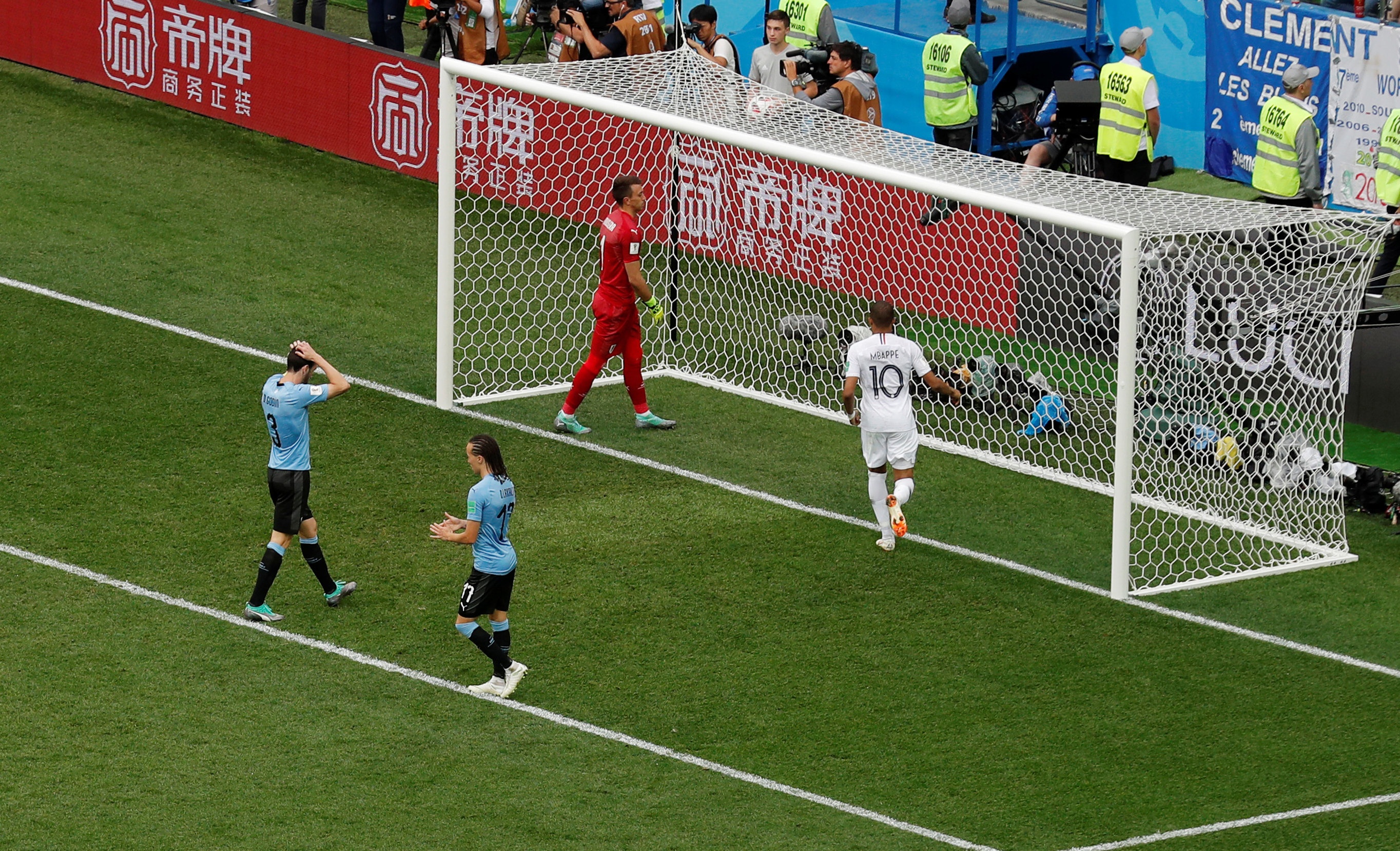 Cau be CDV Uruguay khoc ngat anh 2