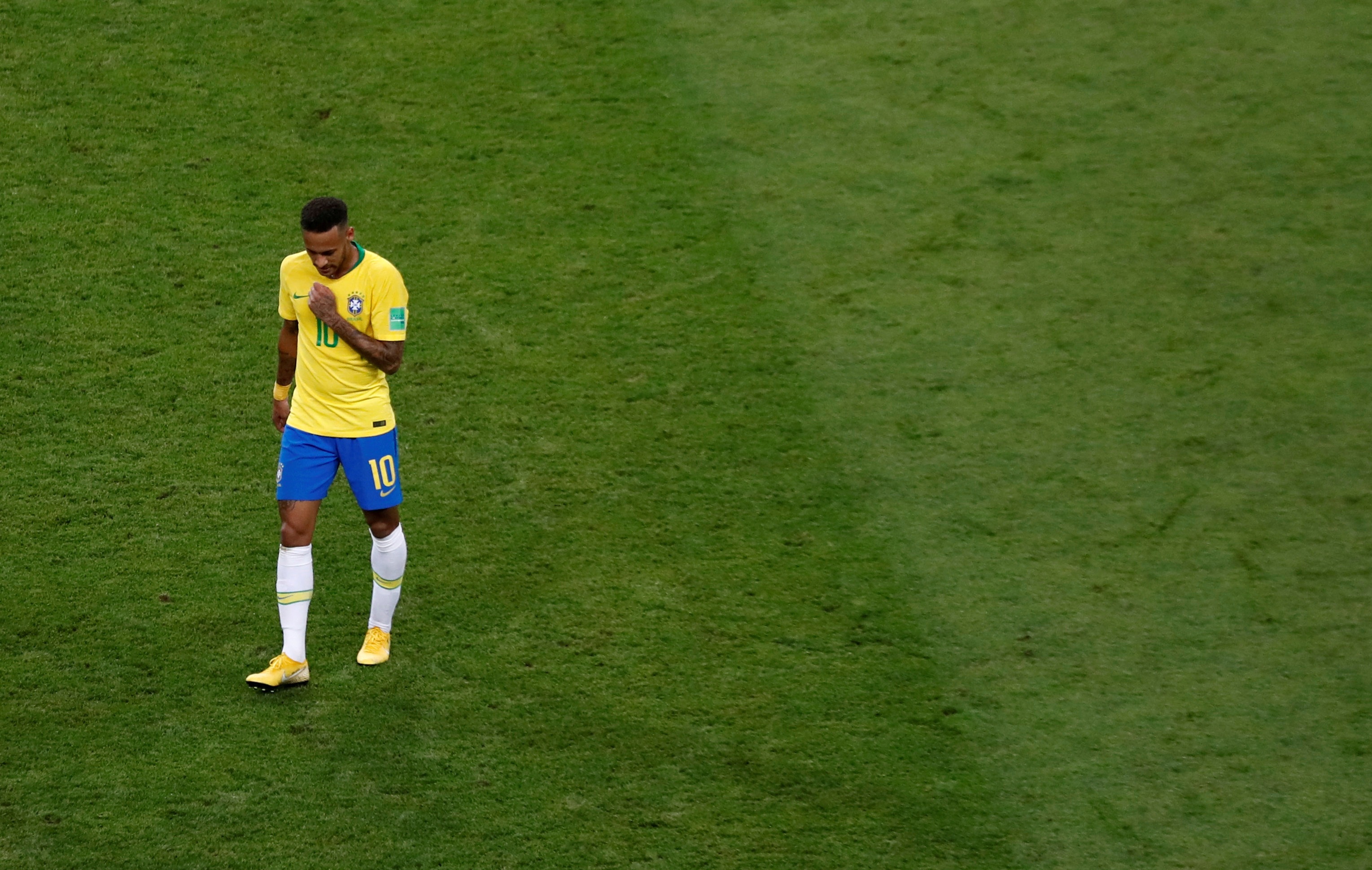 Neymar than tho,  cau thu Brazil cui dau anh 9