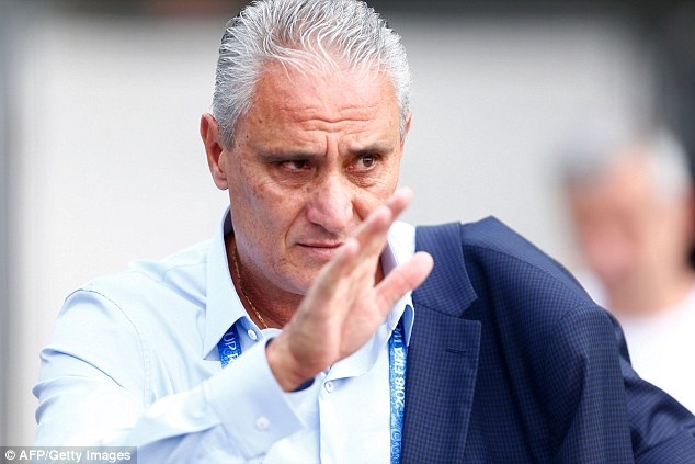 Neymar cung dong doi ra san bay ve nuoc anh 12