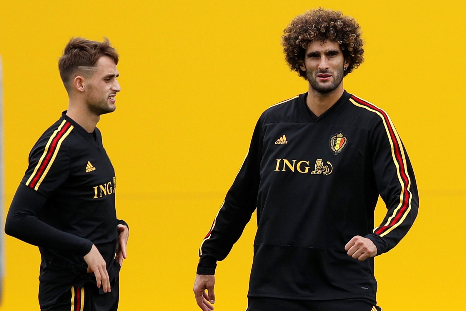 Henry thoai mai cuoi dua voi Lukaku anh 7