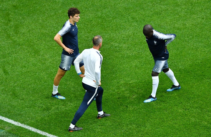 HLV Deschamps thuc giuc hoc tro tap luyen anh 9