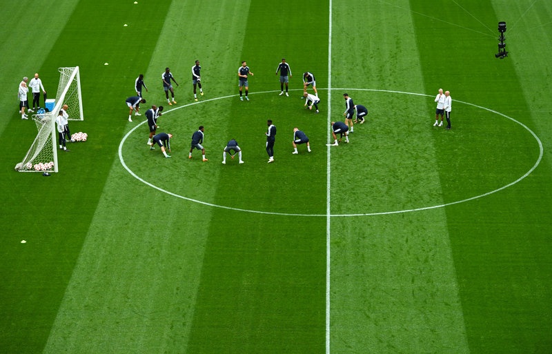 HLV Deschamps thuc giuc hoc tro tap luyen anh 10