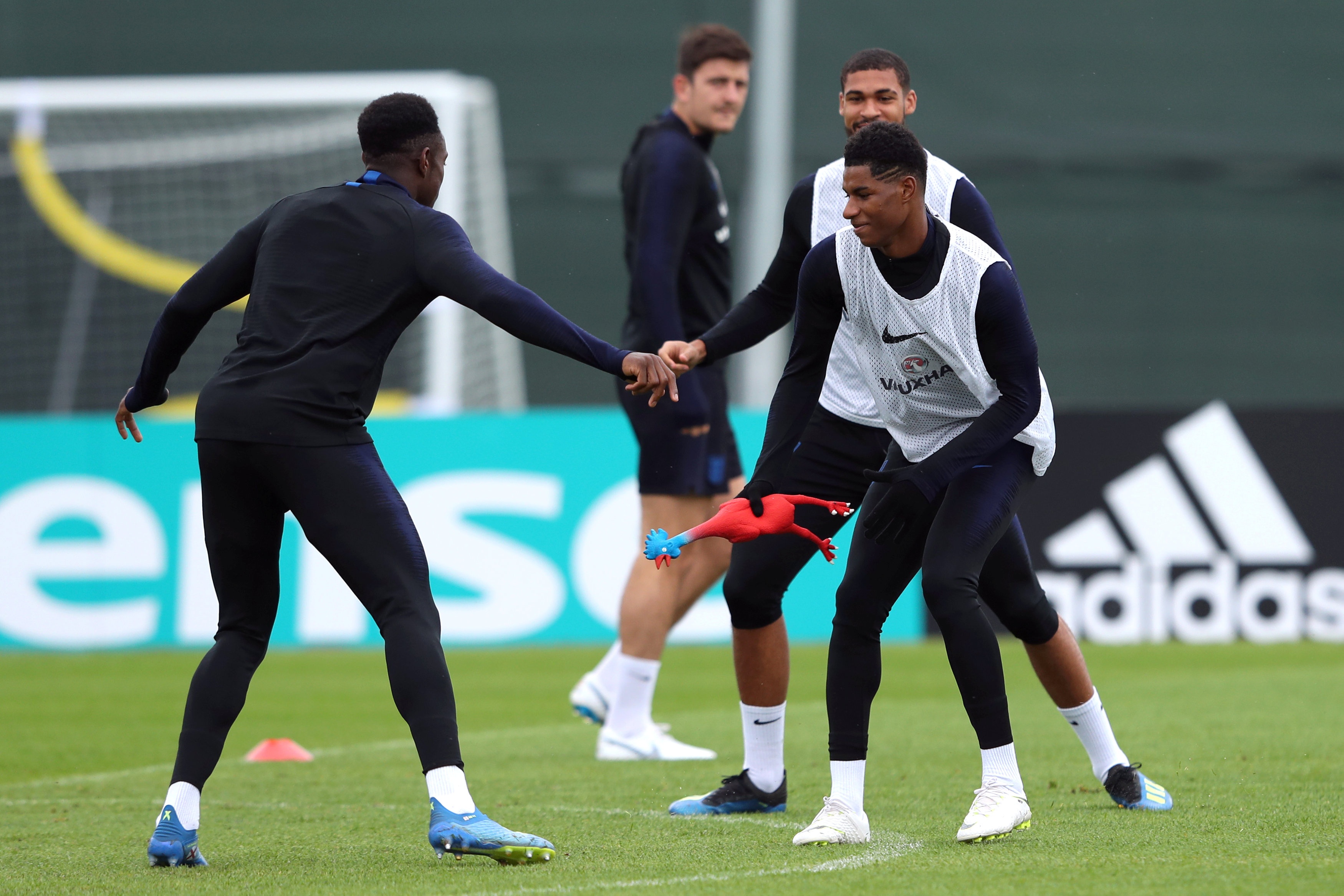 Tuyen Anh choi nem thu bong truoc ban ket anh 3