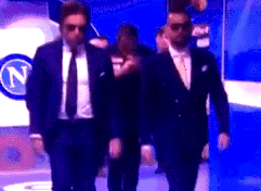 CDV bat ngo voi man xuat hien nhu trum mafia cua tan HLV Chelsea hinh anh