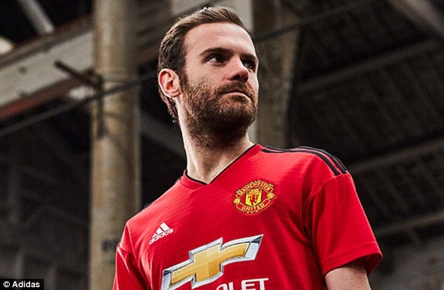 Ao dau Man Utd dat hon ve ca mua bayern anh 1