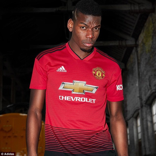 Ao dau Man Utd dat hon ve ca mua bayern anh 3