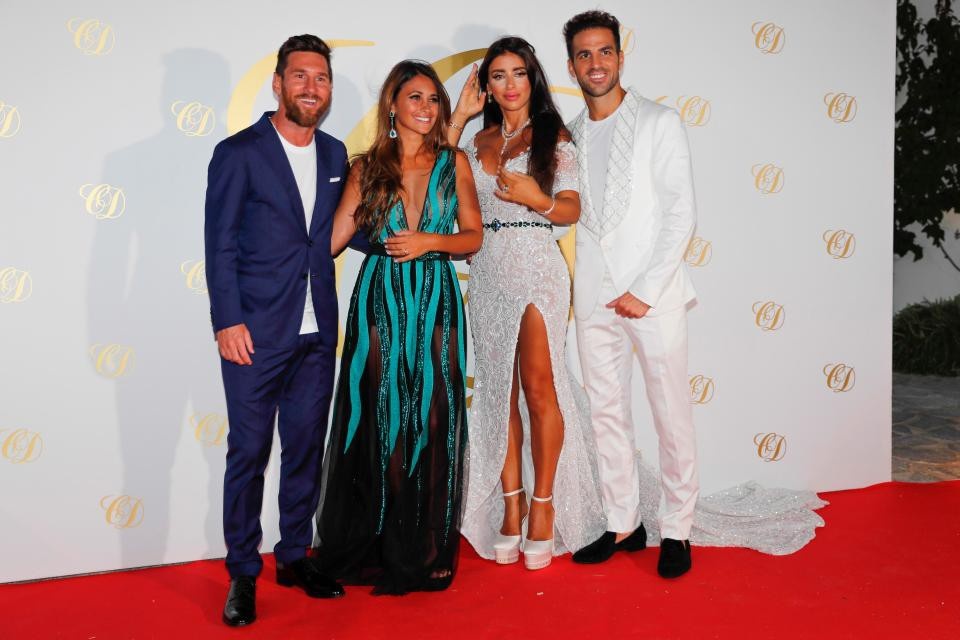 Kante cuoi nguong nghiu du le ky niem cua Fabregas anh 11