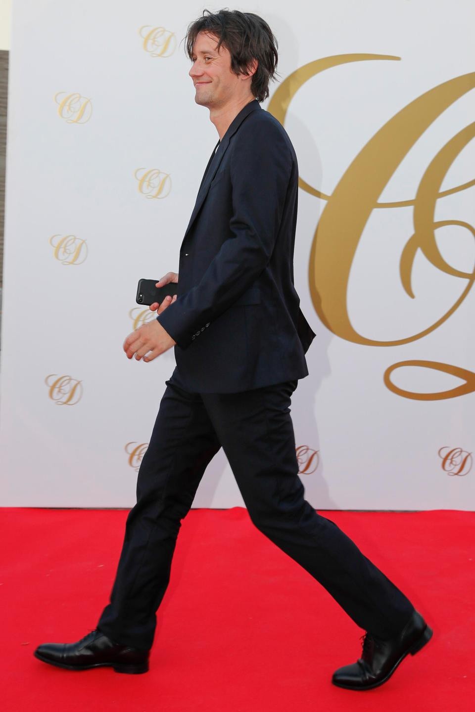 Kante cuoi nguong nghiu du le ky niem cua Fabregas anh 14