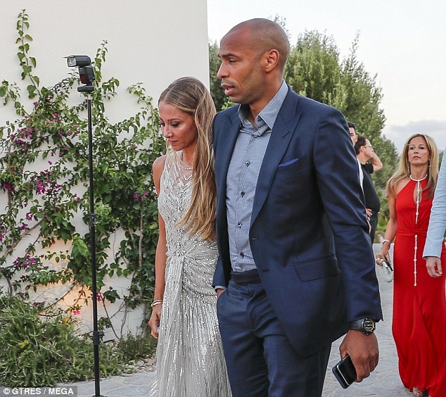 Kante cuoi nguong nghiu du le ky niem cua Fabregas anh 6