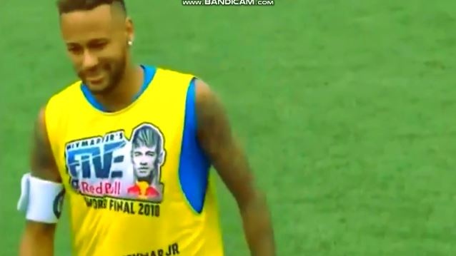 Neymar pham loi voi cau be anh 1