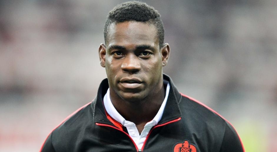 Balotelli bieu dien ghi ban tu sau cau mon hinh anh