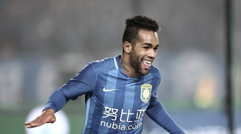 Doi hinh bom tan chuyen nhuong chua ra san cho DTQ anh 11