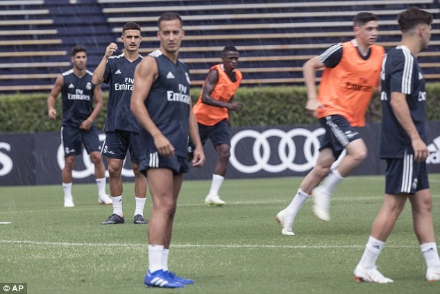 Dan sao Real tram ngam trong buoi tap vang Ronaldo anh 5