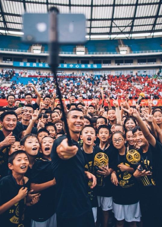 Dan sao Real tram ngam trong buoi tap vang Ronaldo anh 9