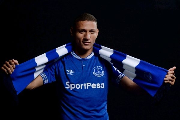 Doi hinh bom tan chuyen nhuong chua ra san cho DTQ anh 8