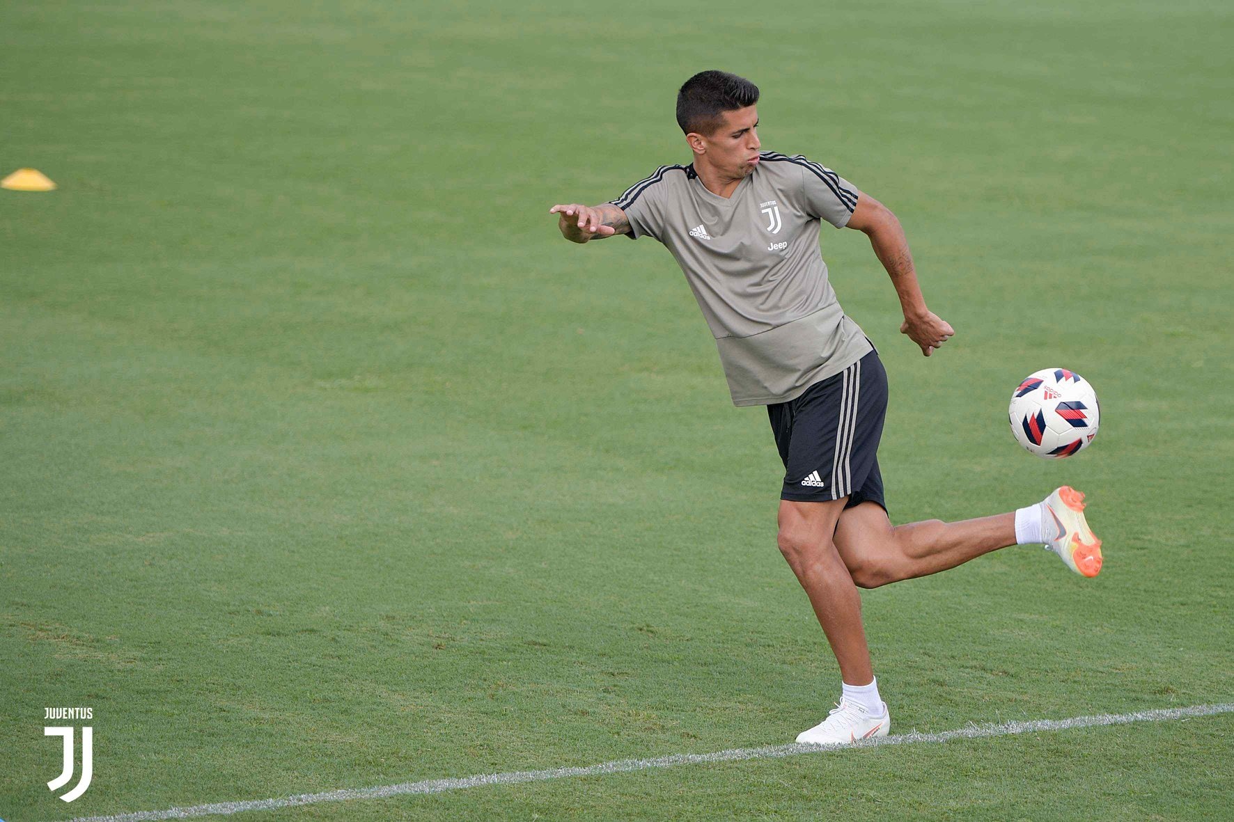 Ronaldo rang ro trong buoi tap dau anh 8