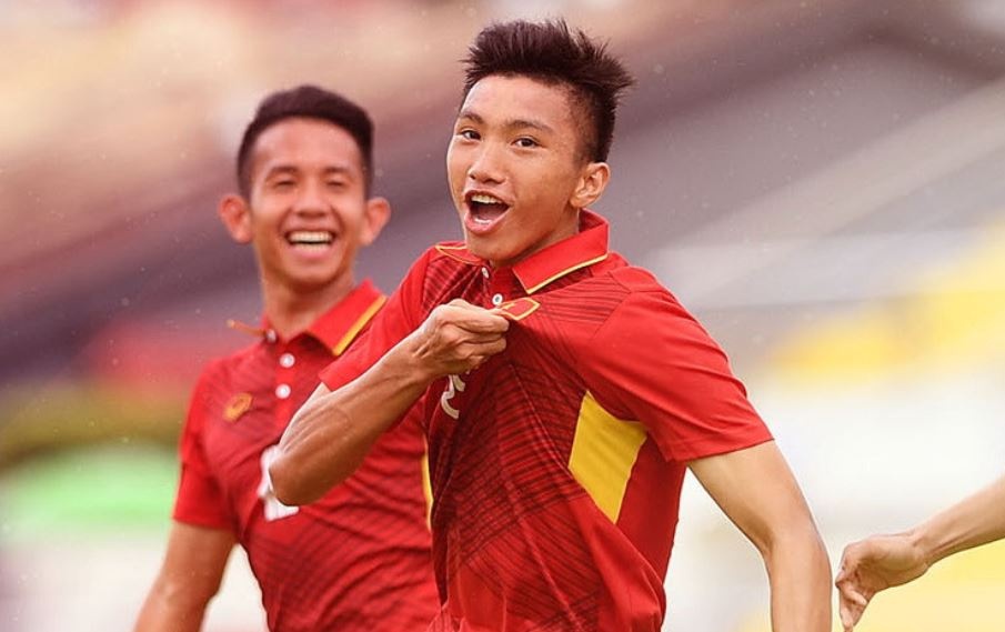 Mesut Oezil thich sieu pham trivela cua Van Hau hinh anh