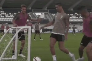 Dong doi keo dich gon khong cho Ronaldo ghi ban hinh anh