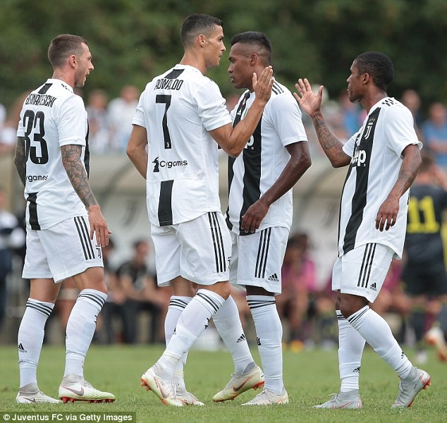 Ronaldo ghi ban dau tien cho Juventus anh 9