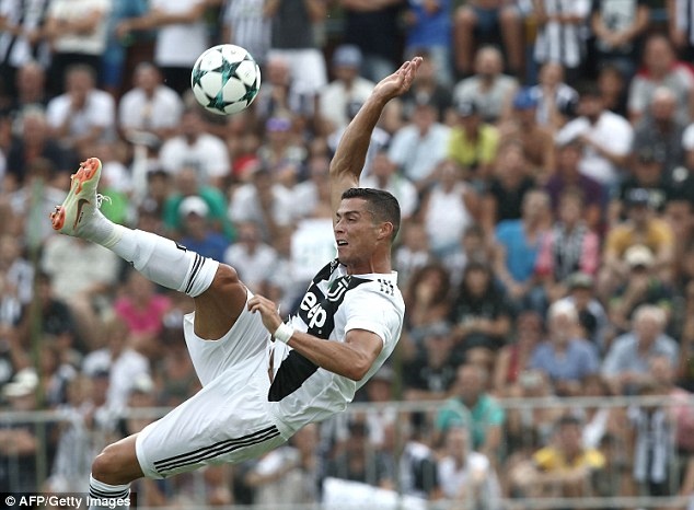 Ronaldo ghi ban dau tien cho Juventus anh 10