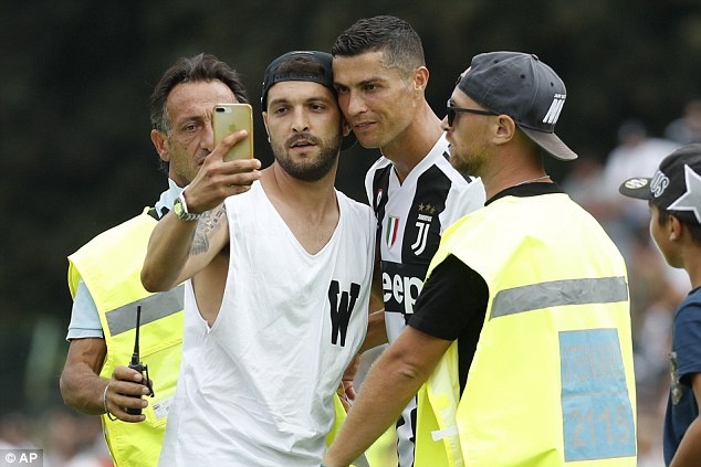 Ronaldo ghi ban dau tien cho Juventus anh 11