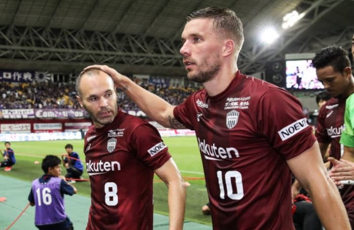 Iniesta lap sieu pham sut xa chay luoi doi dau bang J.League hinh anh