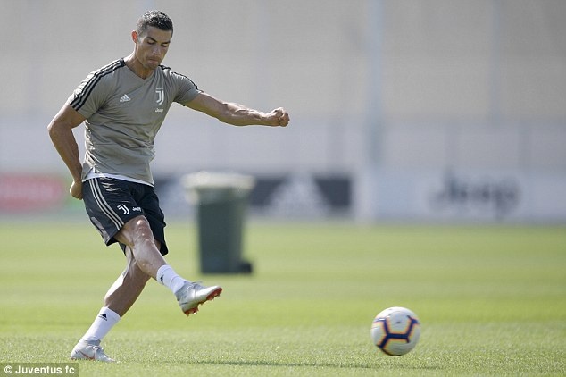 Ronaldo lai ghi ban cho Juventus anh 1