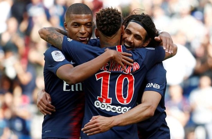 Mbappe ghi ban va kien tao giup PSG dan dau Ligue 1 hinh anh