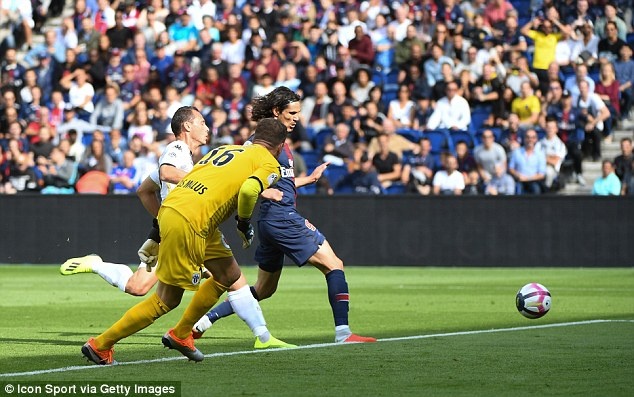 Mbappe ghi ban va kien tao anh 3