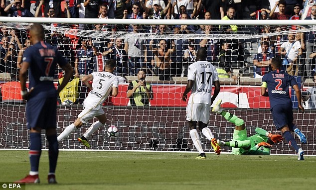 Mbappe ghi ban va kien tao anh 4