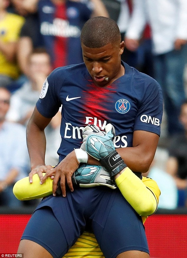 Mbappe ghi ban va kien tao anh 7