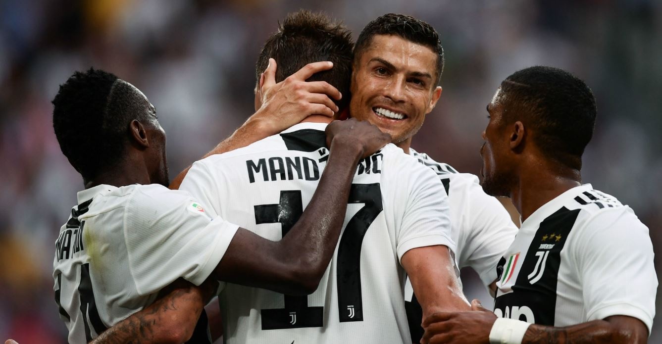 Vong bang Champions League: Ronaldo gap lai MU, xuat hien bang tu than hinh anh