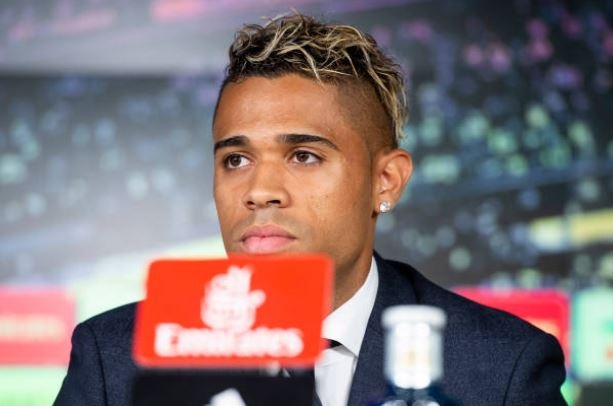 Tan binh so 7 khoa moi ban gai trong ngay ra mat anh 9