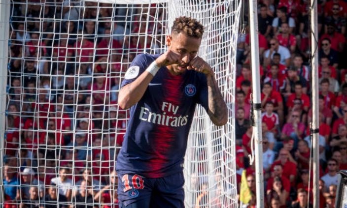 Bi che tre con, Neymar choc tuc doi thu bang man an mung khoc nhe hinh anh