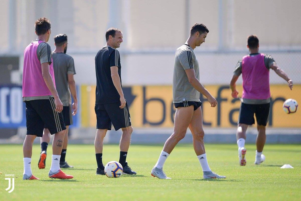 Ronaldo tập luyện với một bên mắt bầm tím ảnh 6 Ronaldo tap luyen voi mot ben mat bam tim anh 6