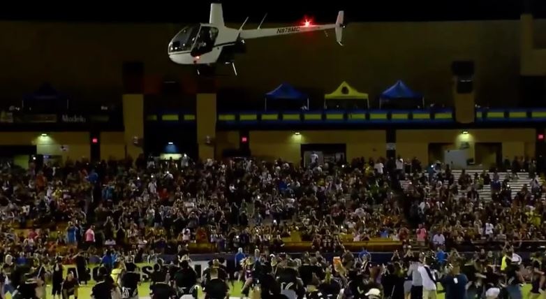 Doi bong My rai tien xuong san anh 1