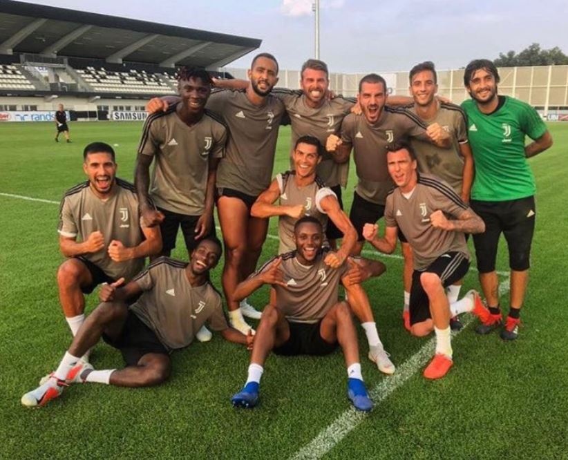 Ronaldo bay tro treu phong vien Juventus anh 1