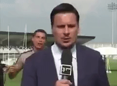 Ronaldo bay tro treu choc phong vien Juventus hinh anh