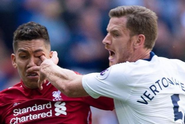 CDV soc voi pha choc mat cua Vertonghen voi Firmino hinh anh