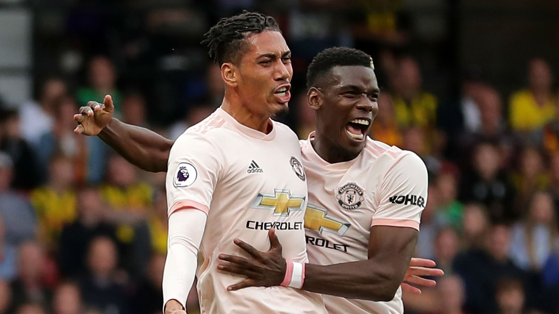 Mourinho: 'Chi co 1 thu de che, do la mai toc cua Smalling' hinh anh